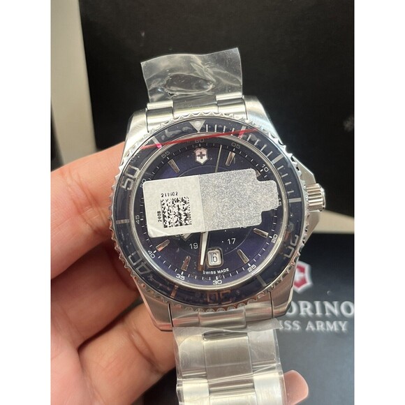 BLUE BLOODS NIB Swiss Army Victorinox Maverick Watch (Official Cast & Crew Swag) - Picture 2 of 6